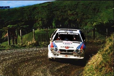 Massimo (Miki) Biasion - Tiziano Siviero
16º AWA Clarion Rally de Nueva Zelanda 1986. Lancia Delta S4 (TO 90681E). Clasificado 3º.

Del 5 al 8 de Julio, Auckland, Nueva Zelanda.
Superficie: tierra.

El Rally tenia un total de 1980 km de los que 597.76 km divididos en 35 tramos eran especiales, (uno de ellos fue cancelado SS26 Kawerau Forest de 26.73 Km).

Se inscribieron 55 equipos, tomaron la salida 52, finalizaron 40.@
Palabras clave: Miki_Biasion;Lancia;Nueva_Zelanda;Grupo_B;Delta;1986
