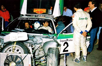 Asistencia en el 22º Rally Catalunya 1986
En el Lancia Rally 037 (2M 6667 P) de Salvador Servià  - Jordi Sabater, clasificado 3º.

Del 23 al 26 de Octubre, Barcelona, Catalunya, España.
Superficie: asfalto.

El Rally tenia un total de 1246.00 km de los que 417.00 km divididos en 30 tramos eran especiales.

Tomaron la salida 84 equipos, finalizaron 49.@
Palabras clave: Salvador_Servia;Lancia;Rally;Grupo_B;Asistencias;Catalunya;1986;Personajes;España;Spain