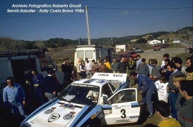 Salvador Servià i Costa - Jordi Sabater
34º Rally Costa Brava 1986. Lancia Rally 037 (2M 5511 P). Clasificado 3º.

Del 21 al 23 de Febrero, Lloret de Mar, Girona, Catalunya, España.
Superficie: asfalto - tierra.

El Rally tenia un total de 1293.91 Km de los que 557.07 Km divididos en 29 tramos eran especiales.

Se inscribieron 110 equipos, tomaron la salida 94, finalizaron 30.

© Roberto Gnudi.
@
Palabras clave: Salvador_Servia;Jordi_Sabater;Lancia;Rally;Grupo_B;1986;Costa_Brava