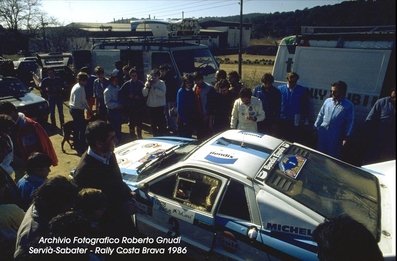 Salvador Servià i Costa - Jordi Sabater
34º Rally Costa Brava 1986. Lancia Rally 037 (2M 5511 P). Clasificado 3º.

Del 21 al 23 de Febrero, Lloret de Mar, Girona, Catalunya, España.
Superficie: asfalto - tierra.

El Rally tenia un total de 1293.91 Km de los que 557.07 Km divididos en 29 tramos eran especiales.

Se inscribieron 110 equipos, tomaron la salida 94, finalizaron 30.

© Roberto Gnudi.
@
Palabras clave: Salvador_Servia;Jordi_Sabater;Lancia;Rally;Grupo_B;1986;Costa_Brava;España;Spain