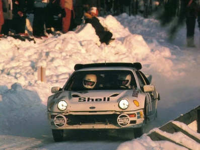 Karl-Erik (Kalle) Grundel - Benny Melander
36º Internacional Suecia Rally 1986. Ford RS200 (B200 Y00). Clasificado 3º.

Del 14 al 16 de Febrero, Karlstad, Suecia.
Superficie: nieve - hielo.

El Rally tenia un total de 1670.00 km de los que 556.79 km divididos en 30 tramos eran especiales.

Tomaron la salida 107 equipos, finalizaron 62.@
Palabras clave: Kalle_Grundel;Ford;Grupo_B;Suecia;1986;nieve