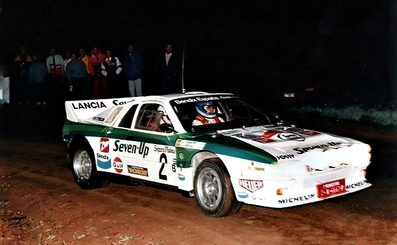 Salvador Servià i Costa  - Jordi Sabater
22º Rally Catalunya 1986. Lancia Rally 037 (2M 6667 P). Clasificado 3º.

Del 23 al 26 de Octubre, Barcelona, Catalunya, España.
Superficie: asfalto.

El Rally tenia un total de 1246.00 km de los que 417.00 km divididos en 30 tramos eran especiales.

Tomaron la salida 84 equipos, finalizaron 49.

© Joan Al
SS Collsplana, al final de la recta de La Cantina.
@
Palabras clave: Salvador_Servia;Lancia;Rally;Grupo_B;Catalunya;1986