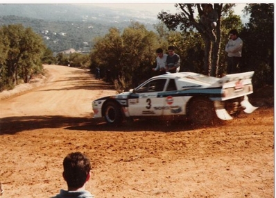 Salvador Servià i Costa - Jordi Sabater
34º Rally Costa Brava 1986. Lancia Rally 037 (2M 5511 P). Clasificado 3º.
Tramo: Lloret Verd.

Del 21 al 23 de Febrero, Lloret de Mar, Girona, Catalunya, España.
Superficie: asfalto - tierra. 557.00 km

El Rally tenia un total de 1293.91 Km de los que 557.07 Km divididos en 29 tramos eran especiales.

Se inscribieron 110 equipos, tomaron la salida 94, finalizaron 30.@
@
Palabras clave: Salvador_Servia;Lancia;Rally;Grupo_B;1986;Costa_Brava