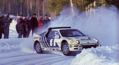 Karl-Erik (Kalle) Grundel - Benny Melander
36º Internacional Suecia Rally 1986. Ford RS200 (B200 Y00). Clasificado 3º.

Del 14 al 16 de Febrero, Karlstad, Suecia.
Superficie: nieve - hielo.

El Rally tenia un total de 1670.00 km de los que 556.79 km divididos en 30 tramos eran especiales.

Tomaron la salida 107 equipos, finalizaron 62.@
Palabras clave: Kalle_Grundel;Ford;Grupo_B;Suecia;1986;nieve