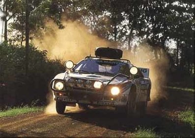 Markku Alén - Illka Kivimaki
34º Marlboro Safari Rally Kenya 1986. Lancia Rally 037 (TO W67768). Clasificado 3º.

Del 29 de Marzo al 2 de Abril, Nairobi, Kenya, África.
Superficie: tierra.

El Rally tenia un total de 4.190 km con 63 controles horarios.

Tomaron la salida 69 equipos, finalizaron 16.@
Palabras clave: Markku_Alen;Lancia;Rally;Grupo_B;Safari;1986