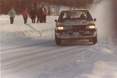 Mikael Ericsson - Reinhard Michel
36º Internacional Suecia Rally 1986. Audi 90 Quattro (DYX 229). Clasificado 4º.

Del 14 al 16 de Febrero, Karlstad, Suecia.
Superficie: nieve - hielo.

El Rally tenia un total de 1670.00 km de los que 556.79 km divididos en 30 tramos eran especiales.

Tomaron la salida 107 equipos, finalizaron 62.@
Palabras clave: ;Mazda;Suecia;Nieve;Audi;Quattro;1986