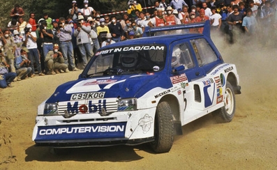 Malcolm Wilson - Nigel Harris
28º Rallye Sanremo 1986. MG Metro 6R4 (C99 KOG). Clasificado 4º.

Equipo Peugeot descalificado
El tercer dí­a del Rally se examinó el Peugeot y se decreto que las aletas de la parte de abajo eran en realidad faldillas. Las faldillas habí­an sido prohibidas después del Córcega, y a pesar de que los coches habí­an pasado las verificaciones pre-rally, se excluyeron todos los Peugeot de inmediato. Peugeot llevó el asunto a la FISA en diciembre, y decidió que la exclusión era ilegal.

Todos los puntos del Rally para el Campeonato se anularon, por eso Sanremo de 1986 no pudo considerarse una prueba de WRC, y por eso Markku Alén fue Campeón del Mundo durante tan solo 10 dí­as.

Del 13 al 17 de Octubre, Sanremo, Imperia, Italia.
Superficie: asfalto - tierra.

El Rally tenía un total de 2148.69 Km de los que 532.60 Km divididos en 40 tramos eran especiales (2 de ellos fueron cancelados SS8 Santa Luce de 12.30 Km y SS22 La Sela 2 de 10.15 Km).

Tomaron la salida 118 equipos, finalizaron 38.
@
Palabras clave: ;MG;Metro;Sanremo;1986;Grupo_B