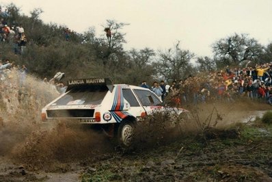 Jorge Recalde - Jorge del Buono
6º Marlboro Rally de Argentina 1986. Lancia Delta S4 (TO 77890E). Clasificado 4º.

Del 6 al 9 de Agosto, Buenos Aires - Cordoba, Argentina.
Superficie: tierra.

El Rally tenia un total de 2072.00 km de los que 624.35 km divididos en 27 tramos eran especiales, (una de ellas fue cancelada SS19 Tanti - Cuchilla Nevada de 30.59 km).

Tomaron la salida 150 equipos, finalizaron 50.@
Palabras clave: Jorge_Recalde;Lancia;Delta;Argentina;Grupo_B;1986