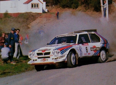 Mikael Ericsson - Claes Billstam
16º AWA Clarion Rally de Nueva Zelanda 1986. Lancia Delta S4 (TO 76794E). Clasificado 4º.

Del 5 al 8 de Julio, Auckland, Nueva Zelanda.
Superficie: tierra.

El Rally tenia un total de 1980 km de los que 597.76 km divididos en 35 tramos eran especiales, (uno de ellos fue cancelado SS26 Kawerau Forest de 26.73 Km).

Se inscribieron 55 equipos, tomaron la salida 52, finalizaron 40.@
Palabras clave: ;Lancia;Delta;Nueva_Zelanda;1986;Grupo_B