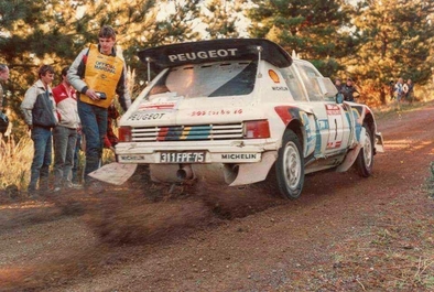 Timo Salonen - Seppo Harjanne
16º AWA Clarion Rally de Nueva Zelanda 1986. Peugeot 205 Turbo 16 E2 (311 FPF 75). Clasificado 5º.

Del 5 al 8 de Julio, Auckland, Nueva Zelanda.
Superficie: tierra.

El Rally tenia un total de 1980 km de los que 597.76 km divididos en 35 tramos eran especiales, (uno de ellos fue cancelado SS26 Kawerau Forest de 26.73 Km).

Se inscribieron 55 equipos, tomaron la salida 52, finalizaron 40.@
Palabras clave: Timo_Salonen;Seppo_Harjanne;Peugeot;Turbo;Nueva_Zelanda;Grupo_B;1986