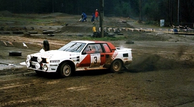 Björn Waldegård - Fred Gallagher
21º Toyota Olympus Rally 1986. Toyota Celica Twincam Turbo (K-AM 2510). Clasificado 5º.

Última aparición Oficial de los coches Grupo B en una prueba válida para el Mundial de Rallys.

De 4 al 7 de Diciembre, Tacoma - Tumwater, Washington, Estados Unidos.
Superficie: tierra.

El Rally tenía un total de 540.65 km cronometrados divididos en 40 tramos especiales (uno de ellos fue cancelado SS6 Taylor Towne de 14.76 km).

Tomaron la salida 50 equipos, finalizaron 25.@
Palabras clave: ;Toyota;Celica;TCT;Grupo_B;1986;Olympus;EE.UU