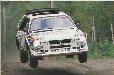 Mikael Ericsson - Claes Billstam
36º Rally 1000 Lagos 1986 (Finlandia). Lancia Delta S4. Clasificado 5º.
El Rally tenia un total de 1353 km de los que 382 km divididos en 48 tramos, eran especiales, (una de ellas fue cancelada SS8 Savo de 8.11 Km).
Se inscribieron 169 participantes, tomaron la salida 164, finalizaron 81.@
Palabras clave: ;Claes_Billstam;Lancia;Delta;Grupo_B;Finlandia;1986