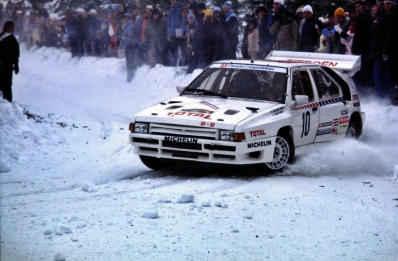 Jean-Claude Andruet - Annick Peuvergne
36º Internacional Suecia Rally 1986. Citröen BX4TC. Clasificado 6º.

Del 14 al 16 de Febrero, Karlstad, Suecia.
Superficie: nieve - hielo.

El Rally tenia un total de 1670.00 km de los que 556.79 km divididos en 30 tramos eran especiales.

Tomaron la salida 107 equipos, finalizaron 62.@
Palabras clave: ;Citroen;BX4TC;Suecia;1986;Grupo_B;nieve