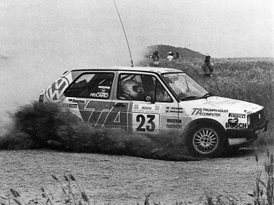 Kenneth Eriksson - Peter Diekmann
33º Acropolis Rally 1986. Volkswagen Golf II GTi 16V (WOB-AZ 344). Clasificado 7º.

Del 2 al 4 de Junio, Atenas, Grecia.
Superficie: tierra.

El Rally tení­a un total de 1890.00 km de los que 572.13 km divididos en 46 tramos eran especiales (8 de ellas fueron cancelados SS8, SS9, SS10, SS14, SS16, SS21, SS36 y SS45)

Tomaron la salida 101 equipos, finalizaron 34.@
Palabras clave: ;Golf;Volkswagen;Grecia;Acropolis;1986