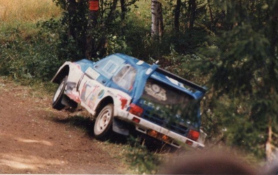 Malcolm Wilson - Nigel Harris
36º 1000 Lakes Rally 1986. MG Metro 6R4 (C95 KOG). Clasificado 10º.

Del 5 al 7 de Septiembre, Jyväskylä, Finlandia.
Superficie: tierra.

El Rally tenia un total de 1344.89 km de los que 389.97 km divididos en 48 tramos eran especiales, (una de ellas fue cancelada SS8 Savo de 8.11 Km).

Se inscribieron 169 equipos, tomaron la salida 164, finalizaron 81.@
Palabras clave: ;Nigel_Harris;MG;Metro;Grupo_B;Finlandia;1986