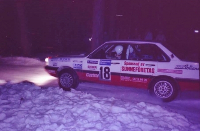 Soren Nilsson - Ake Gustavsson
36º Internacional Suecia Rally 1986. Audi 90 Quattro (BWE 020). Clasificado 10º.

Del 14 al 16 de Febrero, Karlstad, Suecia.
Superficie: nieve - hielo.

El Rally tenia un total de 1670.00 km de los que 556.79 km divididos en 30 tramos eran especiales.

Tomaron la salida 107 equipos, finalizaron 62.
Palabras clave: Audi;Quattro;Suecia;1986;Nieve