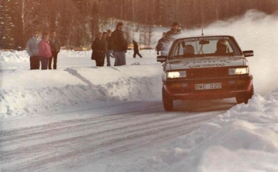 Soren Nilsson - Ake Gustavsson
36º Internacional Suecia Rally 1986. Audi 90 Quattro (BWE 020). Clasificado 10º.

Del 14 al 16 de Febrero, Karlstad, Suecia.
Superficie: nieve - hielo.

El Rally tenia un total de 1670.00 km de los que 556.79 km divididos en 30 tramos eran especiales.

Tomaron la salida 107 equipos, finalizaron 62.
Palabras clave: Audi;Quattro;Suecia;1986;Nieve