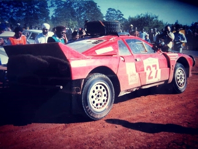 Johnny Hellier - David Williamson
34º Marlboro Safari Rally Kenya 1986. Lancia Rally 037 (KXK 328). Clasificado 10º.

Del 29 de Marzo al 2 de Abril, Nairobi, Kenya, África.
Superficie: tierra.

El Rally tenia un total de 4.190 km con 63 controles horarios.

Tomaron la salida 69 equipos, finalizaron 16.@
Palabras clave: Lancia;Rally;Safari;1986;Grupo_B