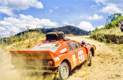 Johnny Hellier - David Williamson
34º Marlboro Safari Rally Kenya 1986. Lancia Rally 037 (KXK 328). Clasificado 10º.

Del 29 de Marzo al 2 de Abril, Nairobi, Kenya, África.
Superficie: tierra.

El Rally tenia un total de 4.190 km con 63 controles horarios.

Tomaron la salida 69 equipos, finalizaron 16.@
Palabras clave: Lancia;Rally;Safari;1986;Grupo_B