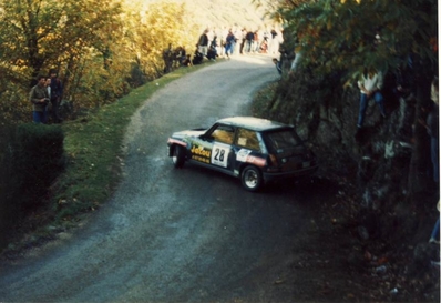 Georges Le Neuresse - Helene Massol
29º Critérium des Cévennes 1986. Renault 5 Turbo (2038 SR 34). Clasificado 10º.

Del 8 al 9 de Noviembre, Montpellier, Francia.
Superficie: asfalto con un total de 277.90 km divididos en 17 tramos cronometrados.
Uno de ellos fue cancelado SS4 Le Vigan - St-Bresson de 14.30 km.

Tomaron la salida 198 equipos, finalizaron 87.@
Palabras clave: Renault;Turbo;Grupo_B;1986;Criterium_Cevennes