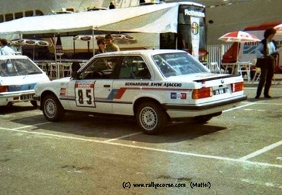Patrick Bernardini - Jose Bernardini
30º Tour de Corse 1986 - Rallye de France 1986. BMW 325i (20 WW 2A). Clasificado 11º.

Del 1 al 3 de Mayo, Ajaccio, Córcega, Francia.
Superficie: asfalto.

El Rally tenia un total de 1551.00 km de los que 1122.34 km divididos en 30 tramos eran especiales. (4 de ellos fueron cancelados. SS12 Figarella - Cardo de 15.75 Km, SS18 Corte - Taverna de 26.84 Km, SS19 Moltifao - Speloncato de 38.16 Km y SS20 Corbara - Calenzana de 23.69 Km. Los 3 últimos por el fatal accidente de Henri y Sergio).
Tomaron la salida 122 equipos, finalizaron 31.

En esta edición habí­an 5 tramos de 50 o mas Km cronometrados, SS7 Cozzano - Col de la Serra de 50.84, SS8 Muracciole - Abbazia de 50.00, SS10 Pont d'Altiani - Pont St Laurent de 56.01, SS14 Prunelli - San Pancrazio de 55.67 y SS17 Campe Militaire - Corte de 58.14. Uno de mas de 70 km, SS23 Saint Roch - Suaricchio de 78.19, y otro, el último, SS30 Liamone - Suaricchio de 83.16 Km.

Aquí dejo los kilómetros de cada uno de los 30 tramos del Rally:

1ª ETAPA (01-Mayo-1986)
SS1 Verghia - Pont de la Masina de 38.09 km
SS2 Sainte Marie Sicche - Moca 1 de 23.96 km
SS3 Petreto - Aullene 1 de 20.03 km
SS4 Zerubia - Santa Giulia de 30.60 km
SS5 Sartene - Zonza de 44.23 km
SS6 Aullene - Zicavo de 25.59 km
SS7 Cozzano - Col de la Serra de 50.84 km
SS8 Muracciole - Abbazia de 50.00 km
SS9 Campo al Quarcio - Ponte de Noceta de 33.77 km
SS10 Pont d'Altiani - Pont St Laurent de 56.01 km
SS11 Ponte Rosso - Borgo de 42.29 km

TOTAL ETAPA 415.41 km

2ª ETAPA (02 Mayo-1986)
SS12 Figarella - Cardo (cancelado) de 15.75 km
SS13 Saint Florent - Col de San Stefano de 26.81 km
SS14 Prunelli - San Pancrazio de 55.67 km
SS15 Folelli - Santa Lucia di Moriani de 18.49 km
SS16 Moriani Plage - Orsoni de 20.10 km
SS17 Campe Militaire Corte de 58.14 km
SS18 Corte - Taverna (cancelado) de 26.84 km
SS19 Moltifao - Speloncato (cancelado) de 38.16 km
SS20 Corbara - Calenzana (cancelado) de 23.69 km

TOTAL ETAPA 283.65 km

3ª ETAPA (03-Mayo-1986)
SS21 Norte Dame de la Serra - Pont du Fango de 28.77 km
SS22 Fango - Ota de 48.59 km
SS23 Saint Roch - Suaricchio de 78.19 km
SS24 Tavera - Pont de Mezzana de 30.57 km
SS25 Sainte Marie Sicche - Moca 2 de 23.96 km
SS26 Petreto - Aullene 2 de 20.03 km
SS27 Sorbollano - Santa Giulia de 35.59 km
SS28 Calvese - Agosta Plage de 38.69 km
SS29 Plaine de Peri - Capiglioli de 35.73 km
SS30 Liamone - Suaricchio 83.16 km

TOTAL ETAPA 423.28 km.
SUMANDO LAS TRES ETAPAS, ESTAMOS HABLANDO DE 1122.34 KM CRONOMETRADOS... UNA SALVAJADA...
Palabras clave: BMW;Corse;Corcega;1986