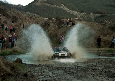 Gary Smith - Ross Montgomery
16º AWA Clarion Rally de Nueva Zelanda 1986. Opel Manta 400 (MS400). Clasificado 11º.

Del 5 al 8 de Julio, Auckland, Nueva Zelanda.
Superficie: tierra.

El Rally tenia un total de 1980 km de los que 597.76 km divididos en 35 tramos eran especiales, (uno de ellos fue cancelado SS26 Kawerau Forest de 26.73 Km).

Se inscribieron 55 equipos, tomaron la salida 52, finalizaron 40.@
Palabras clave: ;Ross_Montgomery;Opel;Manta;Nueva_Zelanda;1986;Grupo_B