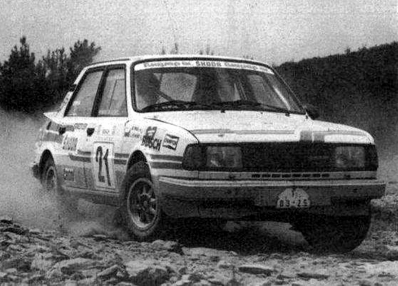 Ladislav Krecek - Borivoj Motl
33º Acropolis Rally 1986. Skoda 130 LR (F 03-25). Clasificado 12º.
Skoda Team

Del 2 al 4 de Junio, Atenas, Grecia.
Superficie: tierra.

El Rally tení­a un total de 1890.00 km de los que 572.13 km divididos en 46 tramos eran especiales (8 de ellas fueron cancelados SS8, SS9, SS10, SS14, SS16, SS21, SS36 y SS45)

Tomaron la salida 101 equipos, finalizaron 34.
Palabras clave: Skoda;Grupo_B;Acropolis;Grecia;1986