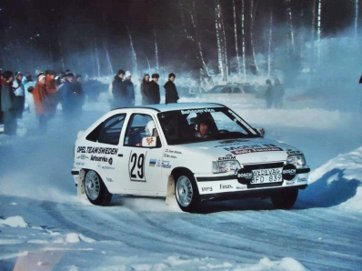 Mats Jonsson - Johnny Johansson
36º Internacional Suecia Rally 1986. Opel Kadett GSI (BFD 839). Clasificado 12º.

Del 14 al 16 de Febrero, Karlstad, Suecia.
Superficie: nieve - hielo.

El Rally tenia un total de 1670.00 km de los que 556.79 km divididos en 30 tramos eran especiales.

Tomaron la salida 107 equipos, finalizaron 62.
Palabras clave: Opel;Kadett;GSI;Suecia;Nieve