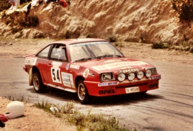 Jose Murati - Gerard Villanova
30º Tour de Corse 1986 - Rallye de France 1986. Opel Manta (TO-951400). Clasificado 13º.

Del 1 al 3 de Mayo, Ajaccio, Córcega, Francia.
Superficie: asfalto.

El Rally tenia un total de 1551.00 km de los que 1122.34 km divididos en 30 tramos eran especiales. (4 de ellos fueron cancelados. SS12 Figarella - Cardo de 15.75 Km, SS18 Corte - Taverna de 26.84 Km, SS19 Moltifao - Speloncato de 38.16 Km y SS20 Corbara - Calenzana de 23.69 Km. Los 3 últimos por el fatal accidente de Henri y Sergio).
Tomaron la salida 122 equipos, finalizaron 31.

En esta edición habí­an 5 tramos de 50 o mas Km cronometrados, SS7 Cozzano - Col de la Serra de 50.84, SS8 Muracciole - Abbazia de 50.00, SS10 Pont d'Altiani - Pont St Laurent de 56.01, SS14 Prunelli - San Pancrazio de 55.67 y SS17 Campe Militaire - Corte de 58.14. Uno de mas de 70 km, SS23 Saint Roch - Suaricchio de 78.19, y otro, el último, SS30 Liamone - Suaricchio de 83.16 Km.

Aquí dejo los kilómetros de cada uno de los 30 tramos del Rally:

1ª ETAPA (01-Mayo-1986)
SS1 Verghia - Pont de la Masina de 38.09 km
SS2 Sainte Marie Sicche - Moca 1 de 23.96 km
SS3 Petreto - Aullene 1 de 20.03 km
SS4 Zerubia - Santa Giulia de 30.60 km
SS5 Sartene - Zonza de 44.23 km
SS6 Aullene - Zicavo de 25.59 km
SS7 Cozzano - Col de la Serra de 50.84 km
SS8 Muracciole - Abbazia de 50.00 km
SS9 Campo al Quarcio - Ponte de Noceta de 33.77 km
SS10 Pont d'Altiani - Pont St Laurent de 56.01 km
SS11 Ponte Rosso - Borgo de 42.29 km

TOTAL ETAPA 415.41 km

2ª ETAPA (02 Mayo-1986)
SS12 Figarella - Cardo (cancelado) de 15.75 km
SS13 Saint Florent - Col de San Stefano de 26.81 km
SS14 Prunelli - San Pancrazio de 55.67 km
SS15 Folelli - Santa Lucia di Moriani de 18.49 km
SS16 Moriani Plage - Orsoni de 20.10 km
SS17 Campe Militaire Corte de 58.14 km
SS18 Corte - Taverna (cancelado) de 26.84 km
SS19 Moltifao - Speloncato (cancelado) de 38.16 km
SS20 Corbara - Calenzana (cancelado) de 23.69 km

TOTAL ETAPA 283.65 km

3ª ETAPA (03-Mayo-1986)
SS21 Norte Dame de la Serra - Pont du Fango de 28.77 km
SS22 Fango - Ota de 48.59 km
SS23 Saint Roch - Suaricchio de 78.19 km
SS24 Tavera - Pont de Mezzana de 30.57 km
SS25 Sainte Marie Sicche - Moca 2 de 23.96 km
SS26 Petreto - Aullene 2 de 20.03 km
SS27 Sorbollano - Santa Giulia de 35.59 km
SS28 Calvese - Agosta Plage de 38.69 km
SS29 Plaine de Peri - Capiglioli de 35.73 km
SS30 Liamone - Suaricchio 83.16 km

TOTAL ETAPA 423.28 km.
SUMANDO LAS TRES ETAPAS, ESTAMOS HABLANDO DE 1122.34 KM CRONOMETRADOS... UNA SALVAJADA...
Palabras clave: Opel;Manta;Corse;Corcega;1986