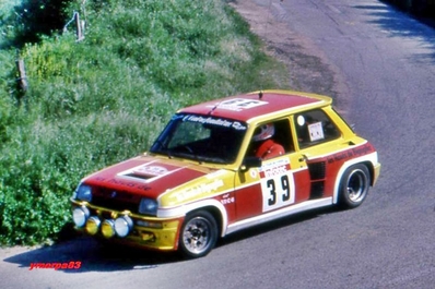 Pierre Campana - Robert Moracchini
30º Tour de Corse 1986 - Rallye de France 1986. Renault 5 Turbo (842 DM 2B). Clasificado 14º.

Del 1 al 3 de Mayo, Ajaccio, Córcega, Francia.
Superficie: asfalto.

El Rally tenia un total de 1551.00 km de los que 1122.34 km divididos en 30 tramos eran especiales. (4 de ellos fueron cancelados. SS12 Figarella - Cardo de 15.75 Km, SS18 Corte - Taverna de 26.84 Km, SS19 Moltifao - Speloncato de 38.16 Km y SS20 Corbara - Calenzana de 23.69 Km. Los 3 últimos por el fatal accidente de Henri y Sergio).
Tomaron la salida 122 equipos, finalizaron 31.

En esta edición habí­an 5 tramos de 50 o mas Km cronometrados, SS7 Cozzano - Col de la Serra de 50.84, SS8 Muracciole - Abbazia de 50.00, SS10 Pont d'Altiani - Pont St Laurent de 56.01, SS14 Prunelli - San Pancrazio de 55.67 y SS17 Campe Militaire - Corte de 58.14. Uno de mas de 70 km, SS23 Saint Roch - Suaricchio de 78.19, y otro, el último, SS30 Liamone - Suaricchio de 83.16 Km.

Aquí dejo los kilómetros de cada uno de los 30 tramos del Rally:

1ª ETAPA (01-Mayo-1986)
SS1 Verghia - Pont de la Masina de 38.09 km
SS2 Sainte Marie Sicche - Moca 1 de 23.96 km
SS3 Petreto - Aullene 1 de 20.03 km
SS4 Zerubia - Santa Giulia de 30.60 km
SS5 Sartene - Zonza de 44.23 km
SS6 Aullene - Zicavo de 25.59 km
SS7 Cozzano - Col de la Serra de 50.84 km
SS8 Muracciole - Abbazia de 50.00 km
SS9 Campo al Quarcio - Ponte de Noceta de 33.77 km
SS10 Pont d'Altiani - Pont St Laurent de 56.01 km
SS11 Ponte Rosso - Borgo de 42.29 km

TOTAL ETAPA 415.41 km

2ª ETAPA (02 Mayo-1986)
SS12 Figarella - Cardo (cancelado) de 15.75 km
SS13 Saint Florent - Col de San Stefano de 26.81 km
SS14 Prunelli - San Pancrazio de 55.67 km
SS15 Folelli - Santa Lucia di Moriani de 18.49 km
SS16 Moriani Plage - Orsoni de 20.10 km
SS17 Campe Militaire Corte de 58.14 km
SS18 Corte - Taverna (cancelado) de 26.84 km
SS19 Moltifao - Speloncato (cancelado) de 38.16 km
SS20 Corbara - Calenzana (cancelado) de 23.69 km

TOTAL ETAPA 283.65 km

3ª ETAPA (03-Mayo-1986)
SS21 Norte Dame de la Serra - Pont du Fango de 28.77 km
SS22 Fango - Ota de 48.59 km
SS23 Saint Roch - Suaricchio de 78.19 km
SS24 Tavera - Pont de Mezzana de 30.57 km
SS25 Sainte Marie Sicche - Moca 2 de 23.96 km
SS26 Petreto - Aullene 2 de 20.03 km
SS27 Sorbollano - Santa Giulia de 35.59 km
SS28 Calvese - Agosta Plage de 38.69 km
SS29 Plaine de Peri - Capiglioli de 35.73 km
SS30 Liamone - Suaricchio 83.16 km

TOTAL ETAPA 423.28 km.
SUMANDO LAS TRES ETAPAS, ESTAMOS HABLANDO DE 1122.34 KM CRONOMETRADOS... UNA SALVAJADA...
@
Palabras clave: Renault;Grupo_B;Corse;Corcega;1986