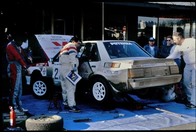 Kazuo Sohma - Takanori Tsutsumi
21º Olympus Rally 1986. Mitsubishi Lancer 2000 Turbo. Clasificado 14º.

De 4 al 7 de Diciembre, Tacoma - Tumwater, Washington, Estados Unidos.
Superficie: tierra.

El Rally tenía un total de 540.65 km cronometrados divididos en 40 tramos especiales (uno de ellos fue cancelado SS6 Taylor Towne de 14.76 km).

Tomaron la salida 50 equipos, finalizaron 25.
Palabras clave: Mitsubishi;Lancer;Olympus;EE.UU;USA;1986