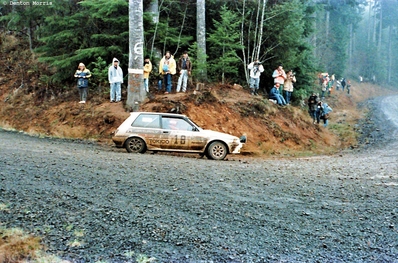 Hisao Kunimasa - Takahiro Horii
21º Olympus Rally 1986. Toyota Starlet. Clasificado 16º.

De 4 al 7 de Diciembre, Tacoma - Tumwater, Washington, Estados Unidos.
Superficie: tierra.

El Rally tenía un total de 540.65 km cronometrados divididos en 40 tramos especiales (uno de ellos fue cancelado SS6 Taylor Towne de 14.76 km).

Tomaron la salida 50 equipos, finalizaron 25.
Palabras clave: Toyota;Starlet;Olympus;USA;EE.UU;1986