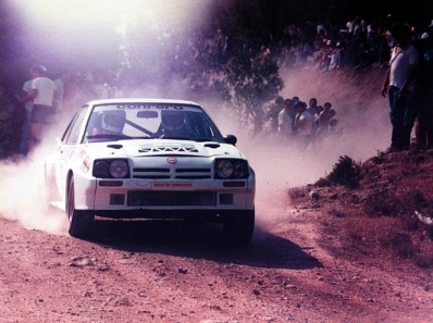 Giovanni Recordati - Freddy Delorme
33º Acropolis Rally 1986. Opel Manta 400. Clasificado 19º.

Del 2 al 4 de Junio, Atenas, Grecia.
Superficie: tierra.

El Rally tení­a un total de 1890.00 km de los que 572.13 km divididos en 46 tramos eran especiales (8 de ellas fueron cancelados SS8, SS9, SS10, SS14, SS16, SS21, SS36 y SS45)

Tomaron la salida 101 equipos, finalizaron 34.@
Palabras clave: Opel;Manta;Grupo_B;Grecia;Acropolis;1986