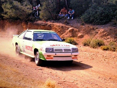 Kostas Hambis - Dimitris Gagias
33º Acropolis Rally 1986. Opel Manta 200. Clasificado 21º.
Sarris Amortiser Team

Del 2 al 4 de Junio, Atenas, Grecia.
Superficie: tierra.

El Rally tení­a un total de 1890.00 km de los que 572.13 km divididos en 46 tramos eran especiales (8 de ellas fueron cancelados SS8, SS9, SS10, SS14, SS16, SS21, SS36 y SS45)

Tomaron la salida 101 equipos, finalizaron 34.
Palabras clave: Opel;Manta;Grecia;Acropolis;1986