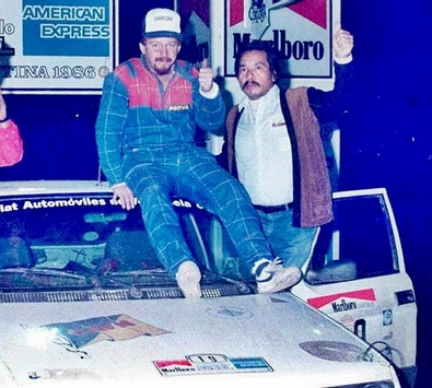 Alberto Adriani - C. Rodriguez
6º Marlboro Rally Argentina 1986. Fiat Ritmo 105 TC (TAU-236). Clasificado 46º.

Del 6 al 9 de Agosto, Buenos Aires - Cordoba, Argentina.
Superficie: tierra.
 
El Rally tenia un total de 2072.00 km de los que 624.35 km divididos en 27 tramos eran especiales, (una de ellas fue cancelada SS19 Tanti - Cuchilla Nevada de 30.59 km).

Tomaron la salida 150 equipos, finalizaron 50.
Palabras clave: Fiat;Ritmo;Argentina;1986;Personajes