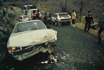 54º Rallye Automobile de Monte-Carlo 1986
Henri Toivonen y Sergio Cresto sufrieron un accidente durante un enlace de tramo (Col de Mounchery, entre Burzet y Eintragues, carretera estrecha y a la sombra) con su Lancia Delta S4 . Chocaron de frente contra el coche de un aficionado.

Referente al coche contra el que chocó era un Ford Taunus. Según se dice, con ruedas lisas y tasa de alcohol del conductor... por las nubes.

Del 18 al 24 de Enero, Monte-Carlo.
Superficie: asfalto - nieve.

El Rally tenía un total de 3984.00 km de los que 881.20 km divididos en 36 tramos eran especiales.

Tomaron la salida 156 equipos, finalizaron 65.
@
Palabras clave: Henri_Toivonen;Sergio_Cresto;Lancia;Delta;S4;Grupo_B;Montecarlo;1986;crash;Asistencias
