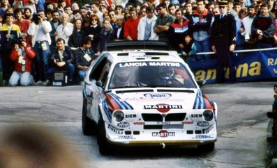 Markku Alén - Ilkka Kivimäki
30º Tour de Corse - Rallye de France 1986. Lancia Delta S4 (TO 76794E).

Todo el Equipo Martini Lancia abandona el Rallye a causa del fatal accidente de Henri Toivonen junto a su copiloto Sergio Cresto el 02-Mayo-1986. D.E.P / R.I.P.

Del 1 al 3 de Mayo, Ajaccio, Córcega, Francia.
Superficie: asfalto.
El Rally tenia un total de 1551.00 km de los que 1122.34 km divididos en 30 tramos eran especiales. (4 de ellos fueron cancelados. SS12 Figarella - Cardo de 15.75 Km, SS18 Corte - Taverna de 26.84 Km, SS19 Moltifao - Speloncato de 38.16 Km y SS20 Corbara - Calenzana de 23.69 Km. Los 3 últimos por el fatal accidente de Henri y Sergio).
Tomaron la salida 122 equipos, finalizaron 31.

En esta edición habí­an 5 tramos de 50 o mas Km cronometrados, SS7 Cozzano - Col de la Serra de 50.84, SS8 Muracciole - Abbazia de 50.00, SS10 Pont d'Altiani - Pont St Laurent de 56.01, SS14 Prunelli - San Pancrazio de 55.67 y SS17 Campe Militaire - Corte de 58.14. Uno de mas de 70 km, SS23 Saint Roch - Suaricchio de 78.19, y otro, el último, SS30 Liamone - Suaricchio de 83.16 Km.

Aquí dejo los kilómetros de cada uno de los 30 tramos del Rally:

1ª ETAPA (01-Mayo-1986)
SS1 Verghia - Pont de la Masina de 38.09 km
SS2 Sainte Marie Sicche - Moca 1 de 23.96 km
SS3 Petreto - Aullene 1 de 20.03 km
SS4 Zerubia - Santa Giulia de 30.60 km
SS5 Sartene - Zonza de 44.23 km
SS6 Aullene - Zicavo de 25.59 km
SS7 Cozzano - Col de la Serra de 50.84 km
SS8 Muracciole - Abbazia de 50.00 km
SS9 Campo al Quarcio - Ponte de Noceta de 33.77 km
SS10 Pont d'Altiani - Pont St Laurent de 56.01 km
SS11 Ponte Rosso - Borgo de 42.29 km

TOTAL ETAPA 415.41 km

2ª ETAPA (02 Mayo-1986)
SS12 Figarella - Cardo (cancelado) de 15.75 km
SS13 Saint Florent - Col de San Stefano de 26.81 km
SS14 Prunelli - San Pancrazio de 55.67 km
SS15 Folelli - Santa Lucia di Moriani de 18.49 km
SS16 Moriani Plage - Orsoni de 20.10 km
SS17 Campe Militaire Corte de 58.14 km
SS18 Corte - Taverna (cancelado) de 26.84 km
SS19 Moltifao - Speloncato (cancelado) de 38.16 km
SS20 Corbara - Calenzana (cancelado) de 23.69 km

TOTAL ETAPA 283.65 km

3ª ETAPA (03-Mayo-1986)
SS21 Norte Dame de la Serra - Pont du Fango de 28.77 km
SS22 Fango - Ota de 48.59 km
SS23 Saint Roch - Suaricchio de 78.19 km
SS24 Tavera - Pont de Mezzana de 30.57 km
SS25 Sainte Marie Sicche - Moca 2 de 23.96 km
SS26 Petreto - Aullene 2 de 20.03 km
SS27 Sorbollano - Santa Giulia de 35.59 km
SS28 Calvese - Agosta Plage de 38.69 km
SS29 Plaine de Peri - Capiglioli de 35.73 km
SS30 Liamone - Suaricchio 83.16 km

TOTAL ETAPA 423.28 km.
@
Palabras clave: Markku_Alen;Lancia;Delta;Grupo_B;Corcega;1986;Corse