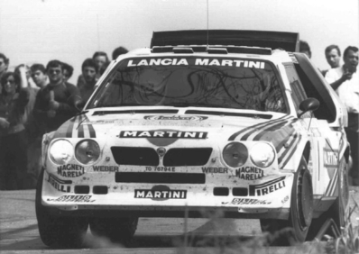 Markku Alén - Ilkka Kivimäki
30º Tour de Corse - Rallye de France 1986. Lancia Delta S4 (TO 76794E).

Todo el Equipo Martini Lancia abandona el Rallye a causa del fatal accidente de Henri Toivonen junto a su copiloto Sergio Cresto el 02-Mayo-1986. D.E.P / R.I.P.

Del 1 al 3 de Mayo, Ajaccio, Córcega, Francia.
Superficie: asfalto.
El Rally tenia un total de 1551.00 km de los que 1122.34 km divididos en 30 tramos eran especiales. (4 de ellos fueron cancelados. SS12 Figarella - Cardo de 15.75 Km, SS18 Corte - Taverna de 26.84 Km, SS19 Moltifao - Speloncato de 38.16 Km y SS20 Corbara - Calenzana de 23.69 Km. Los 3 últimos por el fatal accidente de Henri y Sergio).
Tomaron la salida 122 equipos, finalizaron 31.

En esta edición habí­an 5 tramos de 50 o mas Km cronometrados, SS7 Cozzano - Col de la Serra de 50.84, SS8 Muracciole - Abbazia de 50.00, SS10 Pont d'Altiani - Pont St Laurent de 56.01, SS14 Prunelli - San Pancrazio de 55.67 y SS17 Campe Militaire - Corte de 58.14. Uno de mas de 70 km, SS23 Saint Roch - Suaricchio de 78.19, y otro, el último, SS30 Liamone - Suaricchio de 83.16 Km.

Aquí dejo los kilómetros de cada uno de los 30 tramos del Rally:

1ª ETAPA (01-Mayo-1986)
SS1 Verghia - Pont de la Masina de 38.09 km
SS2 Sainte Marie Sicche - Moca 1 de 23.96 km
SS3 Petreto - Aullene 1 de 20.03 km
SS4 Zerubia - Santa Giulia de 30.60 km
SS5 Sartene - Zonza de 44.23 km
SS6 Aullene - Zicavo de 25.59 km
SS7 Cozzano - Col de la Serra de 50.84 km
SS8 Muracciole - Abbazia de 50.00 km
SS9 Campo al Quarcio - Ponte de Noceta de 33.77 km
SS10 Pont d'Altiani - Pont St Laurent de 56.01 km
SS11 Ponte Rosso - Borgo de 42.29 km

TOTAL ETAPA 415.41 km

2ª ETAPA (02 Mayo-1986)
SS12 Figarella - Cardo (cancelado) de 15.75 km
SS13 Saint Florent - Col de San Stefano de 26.81 km
SS14 Prunelli - San Pancrazio de 55.67 km
SS15 Folelli - Santa Lucia di Moriani de 18.49 km
SS16 Moriani Plage - Orsoni de 20.10 km
SS17 Campe Militaire Corte de 58.14 km
SS18 Corte - Taverna (cancelado) de 26.84 km
SS19 Moltifao - Speloncato (cancelado) de 38.16 km
SS20 Corbara - Calenzana (cancelado) de 23.69 km

TOTAL ETAPA 283.65 km

3ª ETAPA (03-Mayo-1986)
SS21 Norte Dame de la Serra - Pont du Fango de 28.77 km
SS22 Fango - Ota de 48.59 km
SS23 Saint Roch - Suaricchio de 78.19 km
SS24 Tavera - Pont de Mezzana de 30.57 km
SS25 Sainte Marie Sicche - Moca 2 de 23.96 km
SS26 Petreto - Aullene 2 de 20.03 km
SS27 Sorbollano - Santa Giulia de 35.59 km
SS28 Calvese - Agosta Plage de 38.69 km
SS29 Plaine de Peri - Capiglioli de 35.73 km
SS30 Liamone - Suaricchio 83.16 km

TOTAL ETAPA 423.28 km.
@
Palabras clave: Markku_Alen;Lancia;Delta;Grupo_B;Corcega;1986;Corse