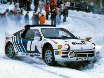 Stig Blomqvist - Bruno Berglund
36º International Suecia Rally 1986. Ford RS200 (B200 YEV). Abandonó por motor en SS12 Älvsbacka de 14.00 km.

Del 14 al 16 de Febrero, Karlstad, Suecia.
Superficie: nieve - hielo.

El Rally tenia un total de 1670.00 km de los que 556.79 km divididos en 30 tramos eran especiales.

Tomaron la salida 107 equipos, finalizaron 62.@
Palabras clave: Stig_Blomqvist;Ford;RS200;Grupo_B;Suecia;1986;nieve