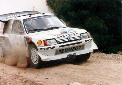Timo Salonen - Seppo Harjanne
33º Acropolis Rally 1986. Peugeot 205 Turbo 16 E2 (311 FPF 75). Abandonó por la suspensión del coche en SS30 Arhani de 8.56 Km.

Del 2 al 4 de Junio, Atenas, Grecia.
Superficie: tierra.

El Rally tení­a un total de 1890.00 km de los que 572.13 km divididos en 46 tramos eran especiales (8 de ellas fueron cancelados SS8, SS9, SS10, SS14, SS16, SS21, SS36 y SS45)

Tomaron la salida 101 equipos, finalizaron 34.@
Palabras clave: Timo_Salonen;Peugeot;Turbo;Grupo_B;Grecia;Acropolis;1986