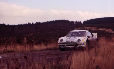 Stig Blomqvist - Bruno Berglund
35º Lombard RAC Rally 1986. Ford RS200 (B200 AYD). Abandonó por el turbo en SS26 Kershope de 16.46 Km.

Del 16 al 19 de Noviembre, Bath, Inglaterra.
Superficie: Tierra.

El Rally un total de 2537.93 km de los que 515.04 km divididos en 45 tramos eran especiales.

Tomaron la salida 149 equipos, finalizaron 83.@
Palabras clave: Stig_Blomqvist;Ford;RS200;Gran_Bretaña;1986;grupo_B;Lombard_RAC_Rally