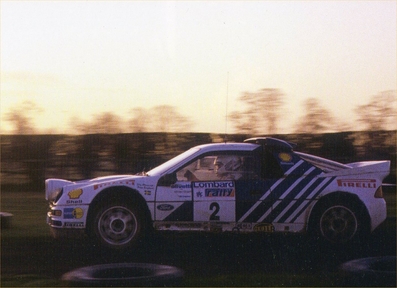 Stig Blomqvist - Bruno Berglund
35º Lombard RAC Rally 1986. Ford RS200 (B200 AYD). Abandonó por el turbo en SS26 Kershope de 16.46 Km.

Del 16 al 19 de Noviembre, Bath, Inglaterra.
Superficie: Tierra.

El Rally un total de 2537.93 km de los que 515.04 km divididos en 45 tramos eran especiales.

Tomaron la salida 149 equipos, finalizaron 83.@
Palabras clave: Stig_Blomqvist;Ford;RS200;Gran_Bretaña;1986;grupo_B;Lombard_RAC_Rally