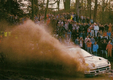 Stig Blomqvist - Bruno Berglund
35º Lombard RAC Rally 1986. Ford RS200 (B200 AYD). Abandonó por el turbo en SS26 Kershope de 16.46 Km.

Del 16 al 19 de Noviembre, Bath, Inglaterra.
Superficie: Tierra.

El Rally un total de 2537.93 km de los que 515.04 km divididos en 45 tramos eran especiales.

Tomaron la salida 149 equipos, finalizaron 83.@
Palabras clave: Stig_Blomqvist;Ford;RS200;Gran_Bretaña;1986;Grupo_B;Lombard_RAC_Rally