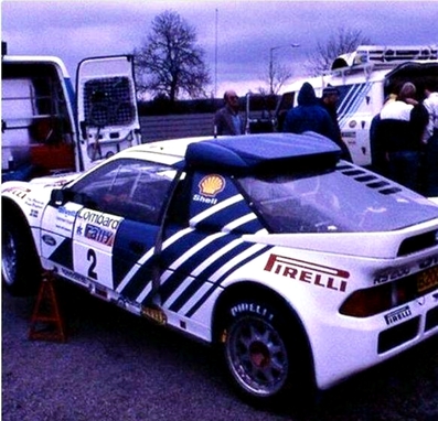 Asistencia del Equipo Ford Motor Company en el 35º Lombard RAC Rally 1986
En el Ford RS200 (B200 AYD) de Stig Blomqvist - Bruno Berglund, abandonó por el turbo en SS26 Kershope de 16.46 Km.

Del 16 al 19 de Noviembre, Bath, Inglaterra.
Superficie: Tierra.

El Rally un total de 2537.93 km de los que 515.04 km divididos en 45 tramos eran especiales.

Tomaron la salida 149 equipos, finalizaron 83.@
Palabras clave: Stig_Blomqvist;Ford;RS200;Grupo_B;RAC_Rally;Gran_Bretaña;1986;Inglaterra;Asistencias