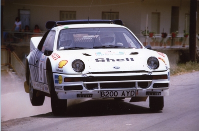 Stig Blomqvist - Bruno Berglund
33º Acropolis Rally 1986. Ford RS200 (B200 AYD). Abandonó por accidente en SS18 Arahova de 13.74 Km.

Del 2 al 4 de Junio, Atenas, Grecia.
Superficie: tierra.

El Rally tení­a un total de 1890.00 km de los que 572.13 km divididos en 46 tramos eran especiales (8 de ellas fueron cancelados SS8, SS9, SS10, SS14, SS16, SS21, SS36 y SS45)

Tomaron la salida 101 equipos, finalizaron 34.

© Claudio Cavion
@@
Palabras clave: Stig_Blomqvist;Ford;RS200;Grupo_B;Grecia;Acropolis;1986
