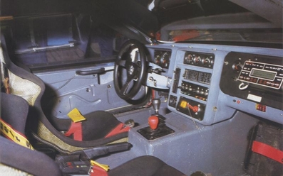 Ford RS200
B200 AYD

Interior del habitáculo de Stig Blomqvist - Bruno Berglund en el 33º Acropolis Rally 1986.
Abandonó por accidente en SS18 Arahova de 13.74 Km.

Del 2 al 4 de Junio, Atenas, Grecia.
Superficie: tierra.

El Rally tení­a un total de 1890.00 km de los que 572.13 km divididos en 46 tramos eran especiales (8 de ellas fueron cancelados SS8, SS9, SS10, SS14, SS16, SS21, SS36 y SS45)

Tomaron la salida 101 equipos, finalizaron 34.
@

Palabras clave: Ford;RS200;Grupo_B;Acropolis;Grecia;1986