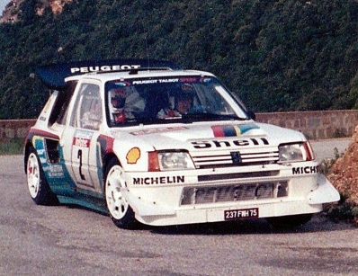 Timo Salonen - Seppo Harjanne
30º Tour de Corse - Rallye de France 1986. Peugeot 205 Turbo 16 E2 (237 FWH 75).
Abandonó por accidente en SS8 Muracciole - Abbazia de 50.00 km.

Todo el Equipo Martini Lancia abandona el Rallye a causa del fatal accidente de Henri Toivonen junto a su copiloto Sergio Cresto el 02-Mayo-1986.
D.E.P / R.I.P.

Del 1 al 3 de Mayo, Ajaccio, Córcega, Francia.
Superficie: asfalto.
El Rally tenia un total de 1551.00 km de los que 1122.34 km divididos en 30 tramos eran especiales. (4 de ellos fueron cancelados. SS12 Figarella - Cardo de 15.75 Km, SS18 Corte - Taverna de 26.84 Km, SS19 Moltifao - Speloncato de 38.16 Km y SS20 Corbara - Calenzana de 23.69 Km. Los 3 últimos por el fatal accidente de Henri y Sergio).
Tomaron la salida 122 equipos, finalizaron 31.

En esta edición habí­an 5 tramos de 50 o mas Km cronometrados, SS7 Cozzano - Col de la Serra de 50.84, SS8 Muracciole - Abbazia de 50.00, SS10 Pont d'Altiani - Pont St Laurent de 56.01, SS14 Prunelli - San Pancrazio de 55.67 y SS17 Campe Militaire - Corte de 58.14. Uno de mas de 70 km, SS23 Saint Roch - Suaricchio de 78.19, y otro, el último, SS30 Liamone - Suaricchio de 83.16 Km.

Aquí dejo los kilómetros de cada uno de los 30 tramos del Rally:

1ª ETAPA (01-Mayo-1986)
SS1 Verghia - Pont de la Masina de 38.09 km
SS2 Sainte Marie Sicche - Moca 1 de 23.96 km
SS3 Petreto - Aullene 1 de 20.03 km
SS4 Zerubia - Santa Giulia de 30.60 km
SS5 Sartene - Zonza de 44.23 km
SS6 Aullene - Zicavo de 25.59 km
SS7 Cozzano - Col de la Serra de 50.84 km
SS8 Muracciole - Abbazia de 50.00 km
SS9 Campo al Quarcio - Ponte de Noceta de 33.77 km
SS10 Pont d'Altiani - Pont St Laurent de 56.01 km
SS11 Ponte Rosso - Borgo de 42.29 km

TOTAL ETAPA 415.41 km

2ª ETAPA (02 Mayo-1986)
SS12 Figarella - Cardo (cancelado) de 15.75 km
SS13 Saint Florent - Col de San Stefano de 26.81 km
SS14 Prunelli - San Pancrazio de 55.67 km
SS15 Folelli - Santa Lucia di Moriani de 18.49 km
SS16 Moriani Plage - Orsoni de 20.10 km
SS17 Campe Militaire Corte de 58.14 km
SS18 Corte - Taverna (cancelado) de 26.84 km
SS19 Moltifao - Speloncato (cancelado) de 38.16 km
SS20 Corbara - Calenzana (cancelado) de 23.69 km

TOTAL ETAPA 283.65 km

3ª ETAPA (03-Mayo-1986)
SS21 Norte Dame de la Serra - Pont du Fango de 28.77 km
SS22 Fango - Ota de 48.59 km
SS23 Saint Roch - Suaricchio de 78.19 km
SS24 Tavera - Pont de Mezzana de 30.57 km
SS25 Sainte Marie Sicche - Moca 2 de 23.96 km
SS26 Petreto - Aullene 2 de 20.03 km
SS27 Sorbollano - Santa Giulia de 35.59 km
SS28 Calvese - Agosta Plage de 38.69 km
SS29 Plaine de Peri - Capiglioli de 35.73 km
SS30 Liamone - Suaricchio 83.16 km

TOTAL ETAPA 423.28 km.
@
Palabras clave: Timo_Salonen;Peugeot;Turbo;Grupo_B;Corcega;1986;Corse