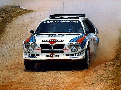 Markku Alén - Ilkka Kivimaki
33º Acrópolis Rally 1986. Lancia Delta S4 (TO 76794E). Abandonó por motor en SS43 Desfina de 7.57 Km.
Martini Lancia

Del 2 al 4 de Junio, Atenas, Grecia.
Superficie: tierra.

El Rally tení­a un total de 1890.00 km de los que 572.13 km divididos en 46 tramos eran especiales (8 de ellas fueron cancelados SS8, SS9, SS10, SS14, SS16, SS21, SS36 y SS45)

Tomaron la salida 101 equipos, finalizaron 34.@
Palabras clave: Lancia;Grupo_B;Delta;Acropolis;1986;Grecia