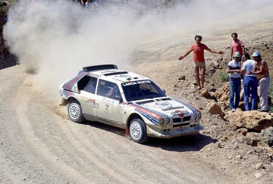 Markku Alén - Ilkka Kivimaki
33º Acrópolis Rally 1986. Lancia Delta S4 (TO 76794E). Abandonó por motor en SS43 Desfina de 7.57 Km.
Martini Lancia

Del 2 al 4 de Junio, Atenas, Grecia.
Superficie: tierra.

El Rally tení­a un total de 1890.00 km de los que 572.13 km divididos en 46 tramos eran especiales (8 de ellas fueron cancelados SS8, SS9, SS10, SS14, SS16, SS21, SS36 y SS45)

Tomaron la salida 101 equipos, finalizaron 34.@
Palabras clave: Lancia;Markku_Alen;Grupo_B;Delta;Acropolis;1986;Grecia
