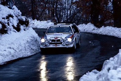 Markku Alén - Ilkka Kivimaki
54º Rallye Automobile de Monte-Carlo 1986. Lancia Delta S4 (A6 37617). Abandonó por el árbol de levas en SS16 St Nazaire le Desert de 23.70 Km.

Del 18 al 24 de Enero, Monte-Carlo.
Superficie: asfalto - nieve.

El Rally tenía un total de 3984.00 km, de los que 881.20 km divididos en 36 tramos eran especiales.

Tomaron la salida 156 equipos, finalizaron 65.@
Palabras clave: Markku_Alen;Lancia;Montecarlo;Grupo_B;Delta;S4;1986